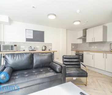 5 bed Apartment for Rent - Photo 2