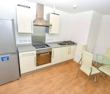 2 bedroom flat to rent - Photo 4