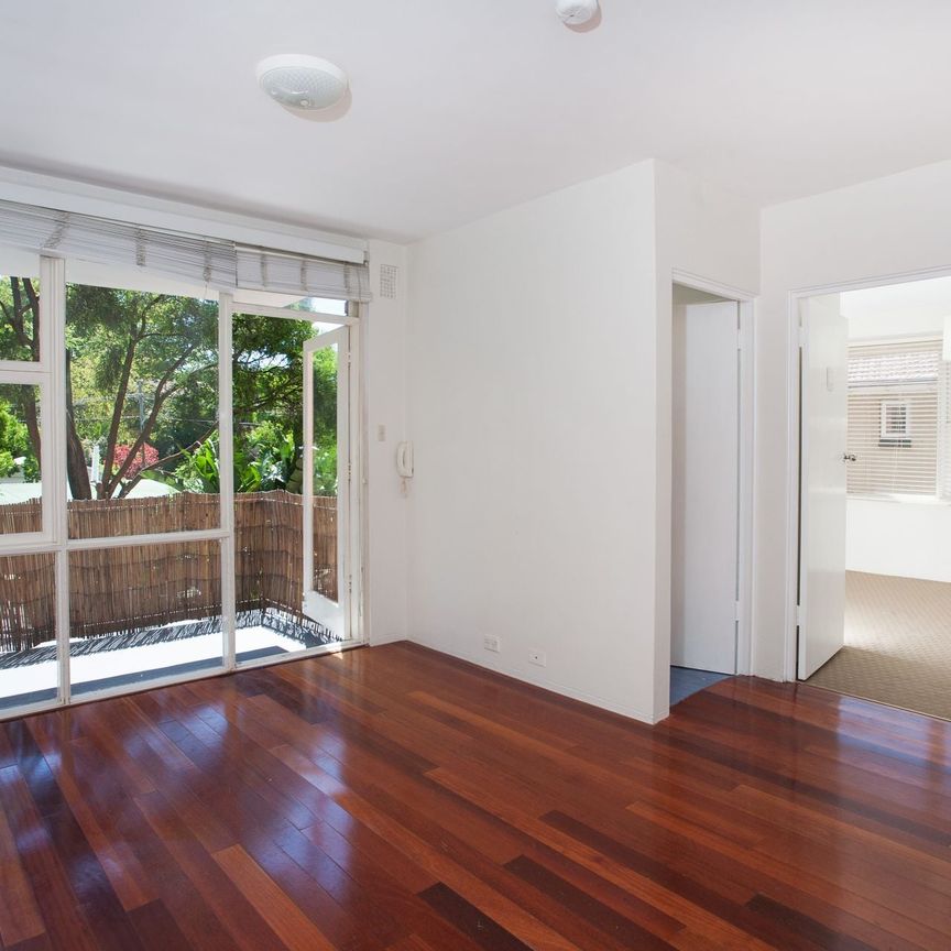 Quiet, Sunlit Apartment in Great Location. - Photo 1