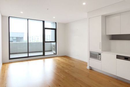 Spacious 1 Bedroom with Generous Sized Bedroom and Extra Large Parking! - Photo 3