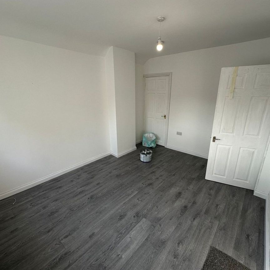 4 Bed End Terrace, Berrandale Road, B36 - Photo 1