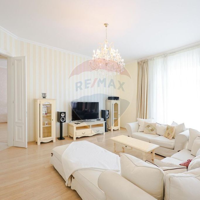 Apartament cu 2 camere de închiriat cu priveliște spre ... - Fotografie 1