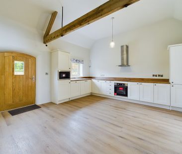 3 bedroom barn conversion to let - Photo 1