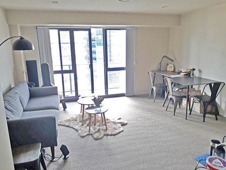Modern apartment located within secure complex - Photo 4