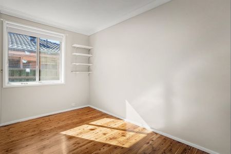 Beautiful 3 Bedroom Home - Photo 3