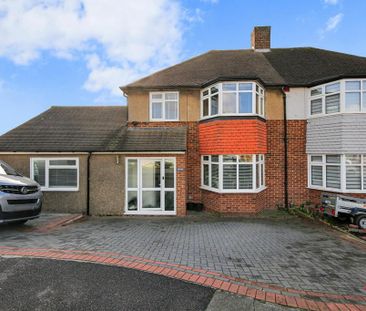 4 bedroom semi-detached house to rent - Photo 2