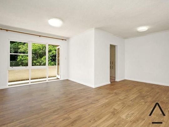 Top Floor Three Bedroom Apartment Moments From Bondi Beach - Photo 1