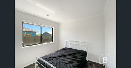 FULLY FURNISHED FOUR BEDROOM FAMILY HOME IN DESIRABLE LOCATION - Photo 5