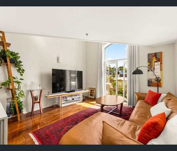 Stylish, Light-Filled Apartment with High Ceilings & Flexible Living - Photo 6