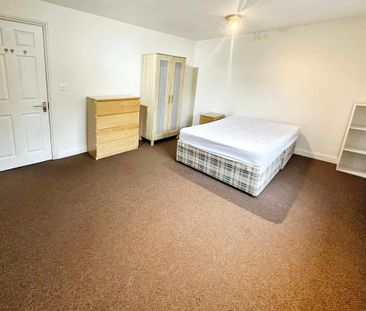 1 bedroom in a house share to rent - Photo 5