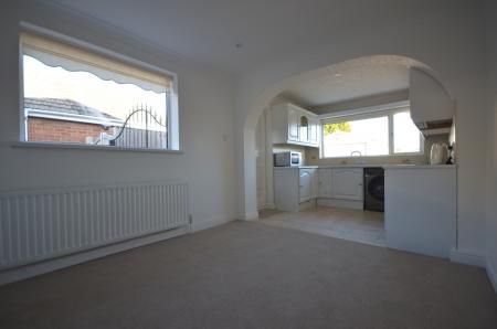 2 bedroom Bungalow To Let - Photo 5