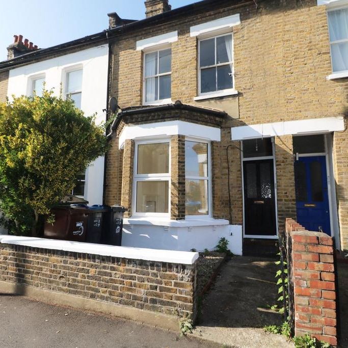 2 bedroom ground floor flat to rent - Photo 1