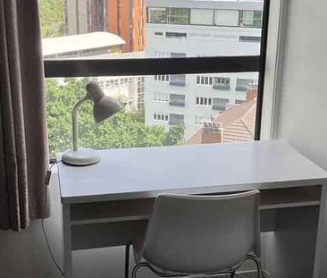 Fully furnished so handy - Photo 3