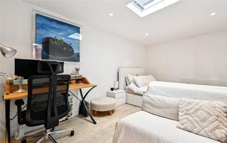 3 bedroom flat to rent - Photo 5