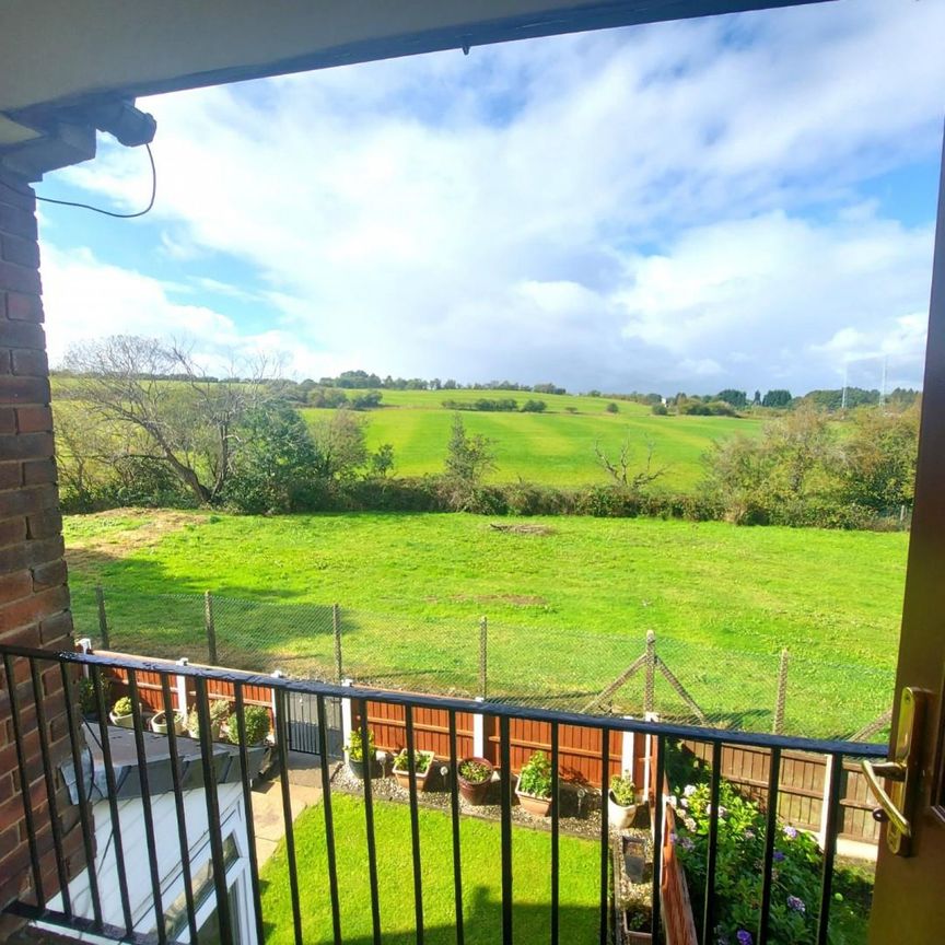 2 bedroom Flat To Let - Photo 1