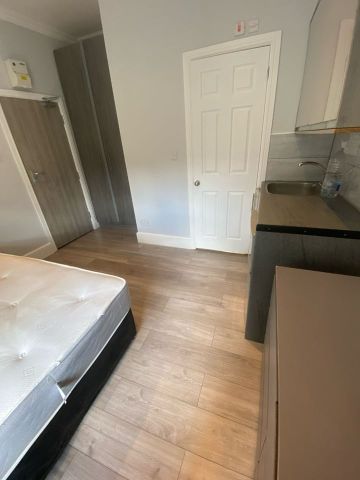 Studio Flat, Eros House, SE6 - Photo 4