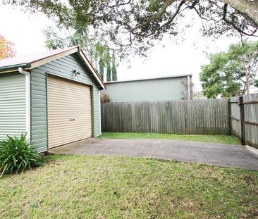 Cute cottage and prime location - minutes to Queens Park - Photo 6