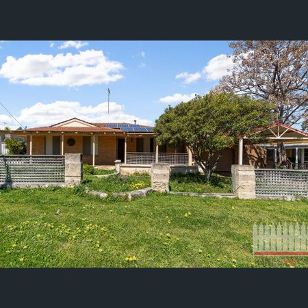 16 Chrisp Place, Yanchep, WA 6035 - Photo 4