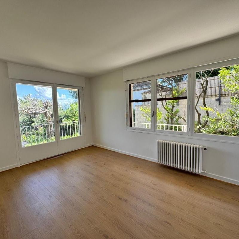 Location Maison 4 pièces 122m² LES ANGLES 30133 - Photo 1