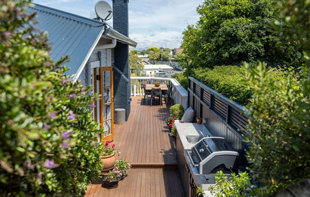 Immaculate Hilltop Smart Bungalow - Ocean Views - Photo 3