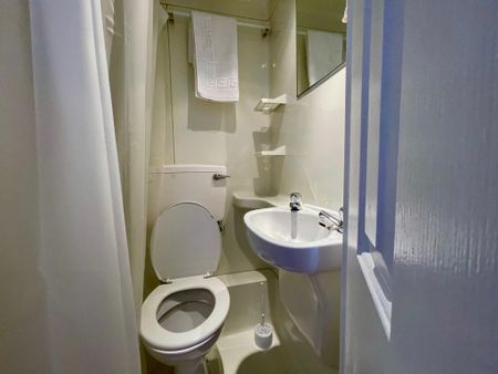 Flat 320 Fulham Palace Road, Fulham W6 9HH - Photo 5