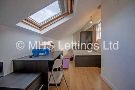 4 Bedroom Mid Terraced House for rent in Harold Terrace - Photo 4