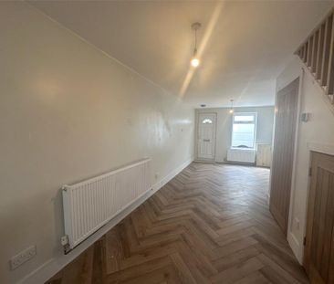 3 bedroom end of terrace house to rent - Photo 1