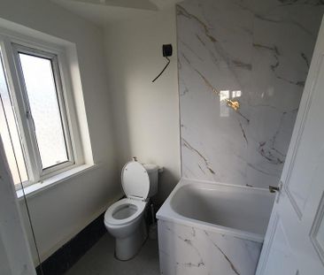 3 bedroom semi-detached house to rent - Photo 4