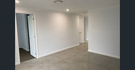 5 Bedroom Double Garage Family House with Independent granny flat - Photo 3