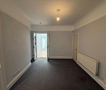 2 bedroom end of terrace house to rent - Photo 2
