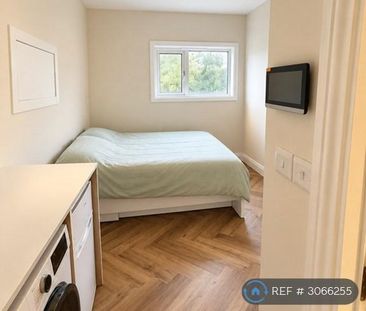 1 bedroom in a house share to rent - Photo 6