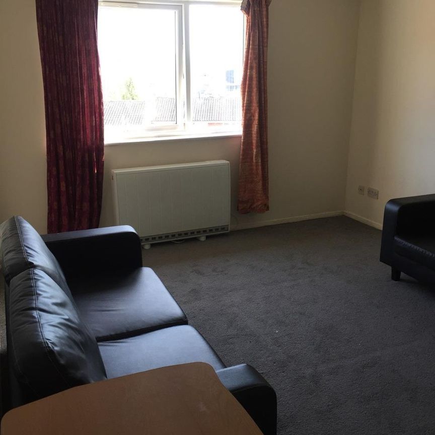 2 Bed Flat, Gurney Close, IG11 - Photo 1