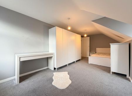 3 bedroom flat to rent - Photo 3