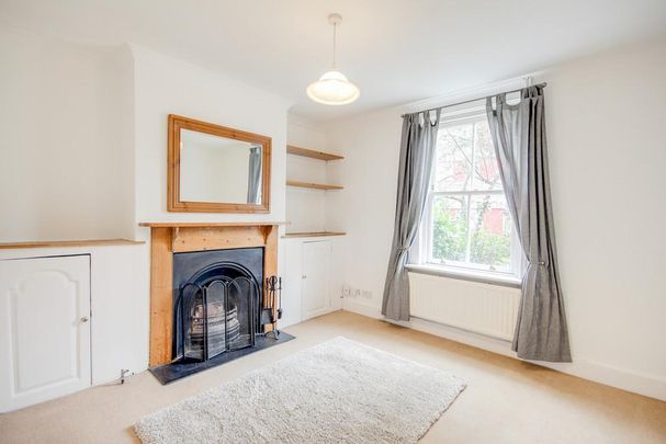 2 bedroom end of terrace house to rent - Photo 1