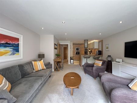 2 Bedroom Apartment - Ground Floor - Photo 2