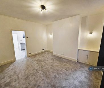 2 bedroom end of terrace house to rent - Photo 2