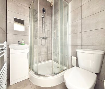 8 Bed Terraced House, Byron Avenue, E12 - Photo 4