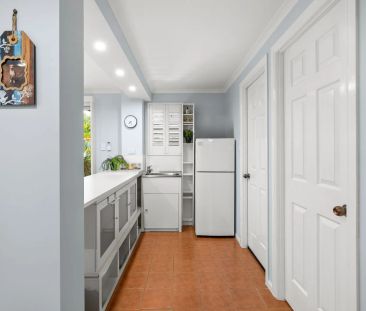 Spacious 4-Bedroom Family Home with Modern Comforts - Photo 3