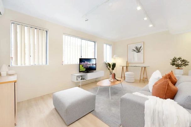 “Sanctuary of Style in Parkland Beachside Setting” - Photo 1