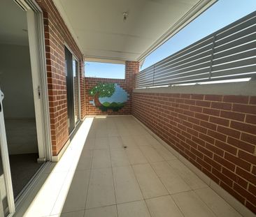 Perfect location & Convenient Living - Photo 4
