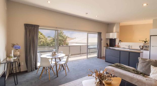 2 bed with double garage - Photo 1