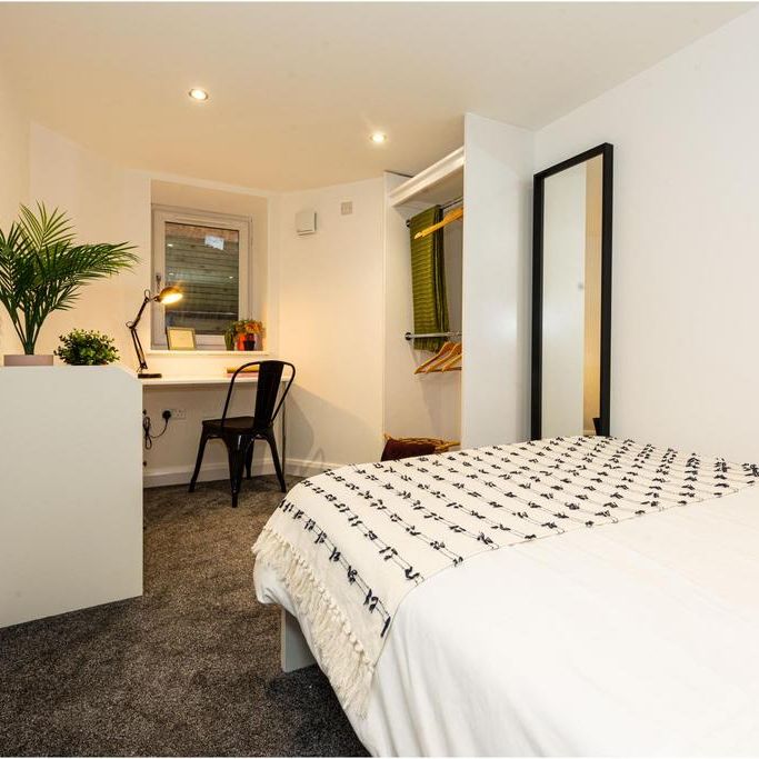 6 bedroom house to rent - Photo 1