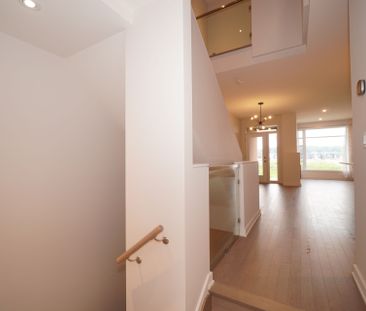 For Lease - 770 SOLARIUM Avenue, Blossom Park - Airport and Area, O... - Photo 1