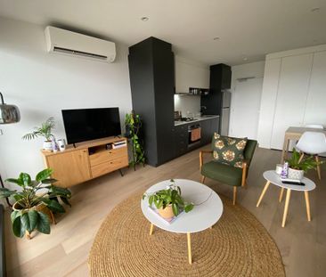 MODERN TWO BEDROOM APARTMENT - Photo 4