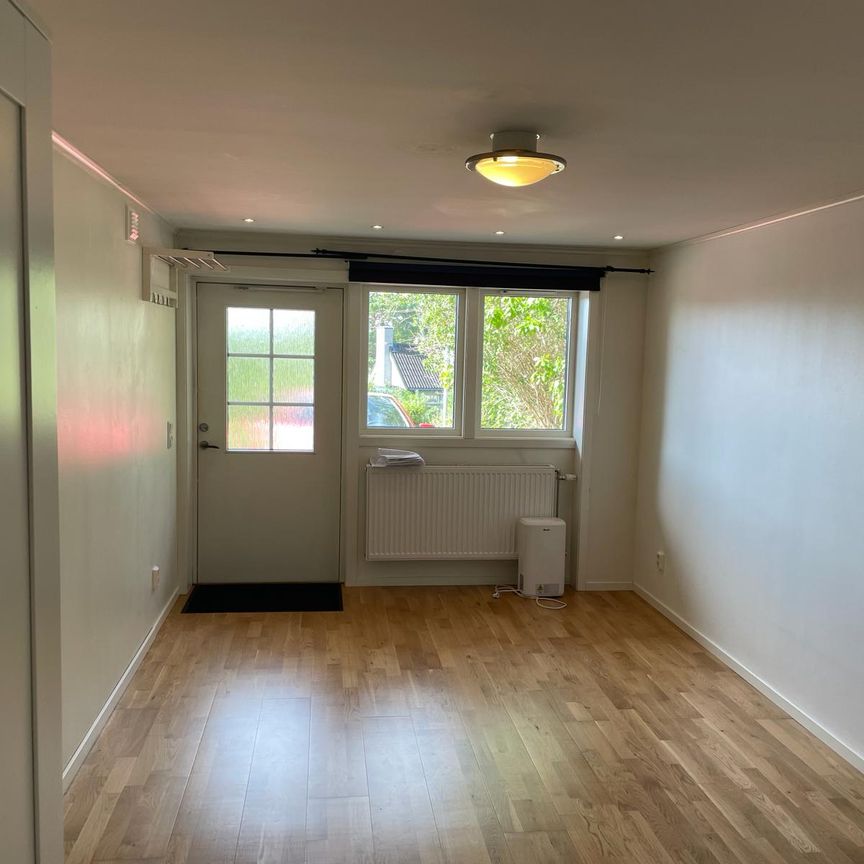 Skogsvägen, Kungsängen - Photo 1