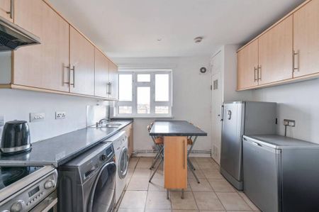 3 bedroom flat to rent - Photo 2