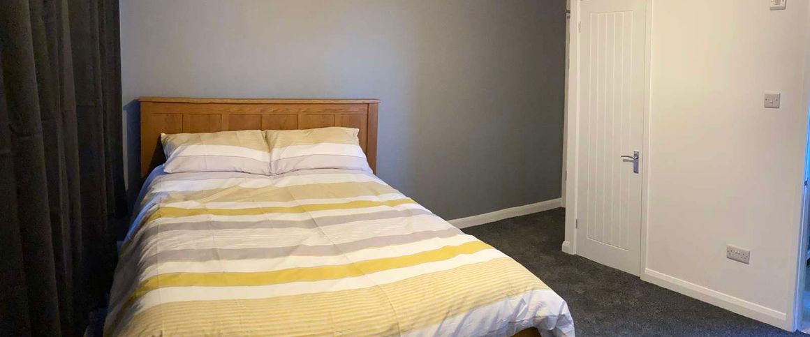 High quality refurbished en-suite rooms for professionals Room 3 - Photo 1