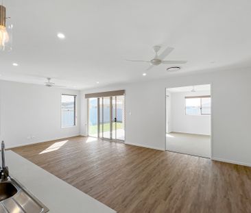 24 Mataranka Circuit, - Photo 2