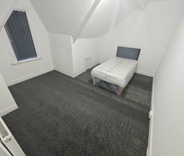 Harehills Place, LS8 - Photo 5