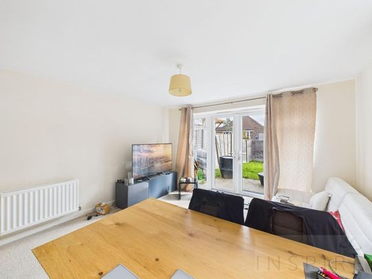 4 bedroom semi-detached house to rent - Photo 1